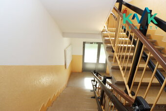 Pronájem bytu 2+1, po rekonstrukci, 60 m², Nová Role – ul. - 9