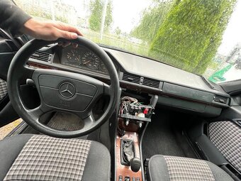 Mercedes Benz w124 E200TE - 9