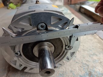 Elektromotor s převodovkou 1,5 kW 170 ot/min - 9