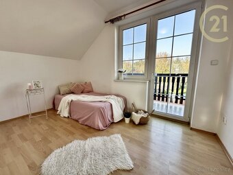 Rodinný dům v Chomoutově u Olomouce s krbem a prosklenou ... - 9