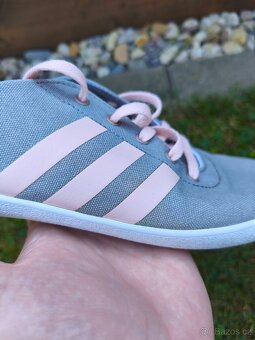 Dámské boty ADIDAS šedé ve vel. 40 - 9