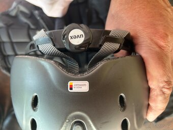 Bezpečnostní vesta na koně, 2x boty, helma, chapsy - dětské - 9