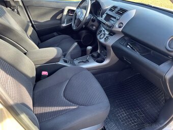 TOYOTA RAV 4 2,0i 112KW BENZÍN AUTOMAT 4X4 81.000KM - 9