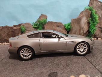 prodám model 1:18 aston martin vanquish - 9