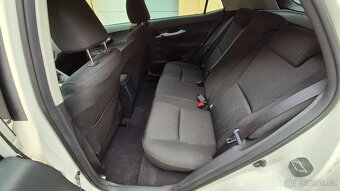 Toyota Auris 1,6 97 kw, 1. maj., 45 tis. km - 9
