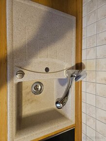 Rustikální kuchyňská linka se spotřebiči - 9