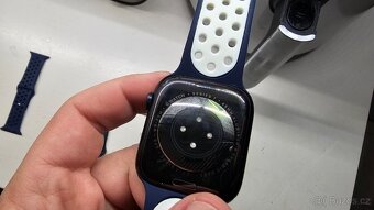 Apple Watch 7 black 45mm - drobná chyba - 9