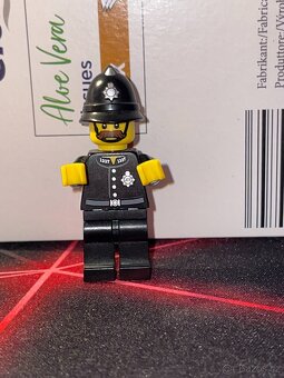 Lego postavičky nebo součástky - 9