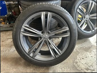 Alu kola VW Tiguan II, letní 19"+ samozalepovací pneu - 9