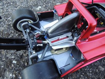 Ferrari 333 SP 1:18 HotWheels Elite - 9