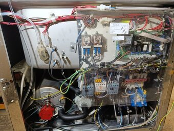 Profesionální myčka nádobí průchozí - 9