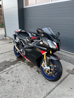 Aprilia RSV 1000R Factory - 9