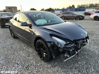 VÝKON ZDVIHU TESLA 3 DVOJITÝ MOTOR S DLOUHÝM DOSAHEM Rok v - 9