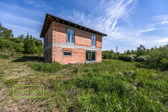 Prodej rozestavěného rodinného domu 200m2 s pozemkem 770m2,  - 9