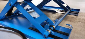 Mobilní nůžkový zvedák,zdvih 3000kg/1m ZÁRUKA - 9