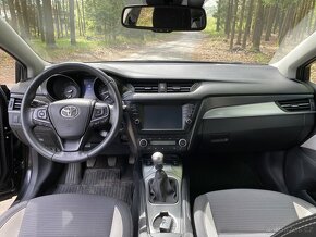Toyota Avensis 1.6 d. R.V 12.2017 51000 najeto - 9