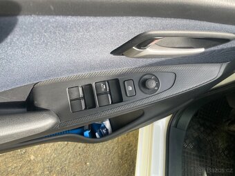 Mazda 2 66kw 2015 AT - 9