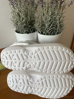 Bílé zimní kožíškové sněhule original Crocs, vel. 39 - 9