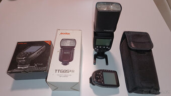 Zrcadlovka Nikon D7200 a hromada příslušenství - 9