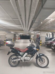 Originál zadní kufr Aprilia Pegaso Cube i s držákem ad. - 9