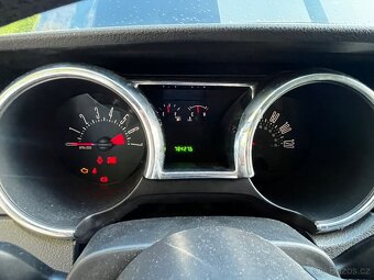 Mustang 4.0 V6 perfektní stav - 9