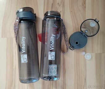 Školní batoh, školní potřeby, knihy, lahve, časopisy - 9