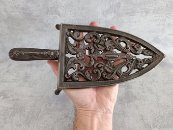 Velmi stará velká podložka pod starou žehličku.. Krásná - 9