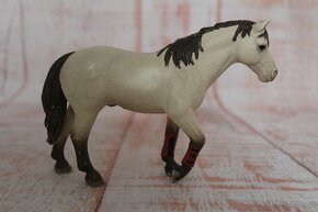 Figurky koní Schleich XI - 9