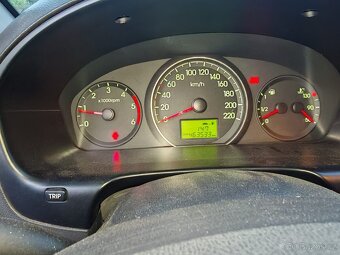 Hyundai h1 2,5crdi 125kw 8mist - 9