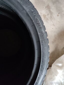 Zimní pneu Hankook 215 /40R18 - 9