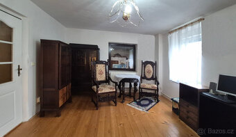 Prodej pěkného domu se dvorkem, terasou a zahradou v Lezníku - 9