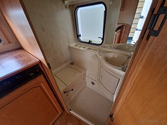 Obytný přívěs - karavan LMC - 9