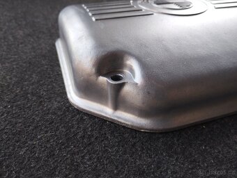 Víko ventilů BMW s motorem M30 - 9