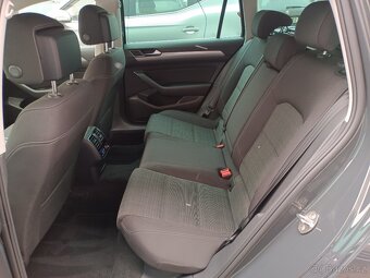 VW Passat Variant 2.0TDI 147kW 4x4 DSG Matrix Virtual ACC Qi - 9