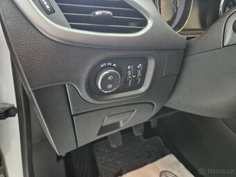 Opel Astra 1,6 CDTi 81kW Excite ST - 9