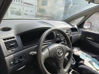 TOYOTA COROLA VERSO D4D - 9