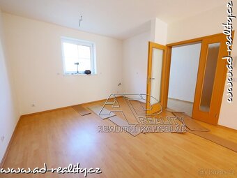 Prodej koncového řRD 4+1 [125m2] se zahradou, 2x parking, Če - 9