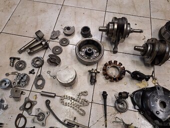 Díly motoru Honda XL 500 - 9