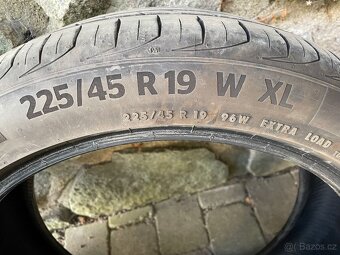 Pneu  225/45 R 19 - 9