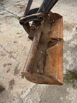 Minibagr Volvo ec27c - 9