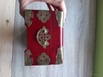 Stará šperkovnice s jadeitem - 9