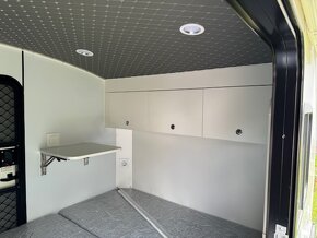 Minikaravan pro 2 osoby - přívěs do 750 kg, nebrzděný - 9