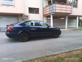 1.6 benzín motor je výborný auto má servisní knížku - 9