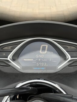 HONDA PCX 125 2019 Nájezd 5700KM - 9