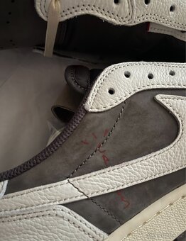 Air Jordan 1 Low Travis Scott Reverse Mocha - 9