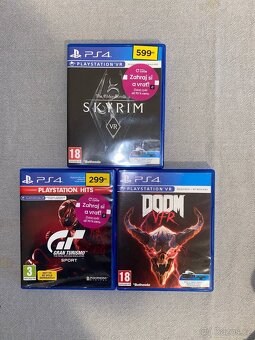 Sony PlayStation VR (PS VR) + Sony Play Station 4 Pro - 9