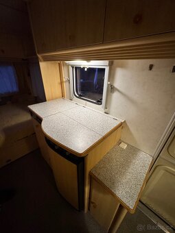 Karavan Dethleffs /4 místa / 1300Kg/ markýza/ nosič/ - 9