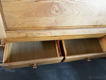 Dřevěná komoda - 9