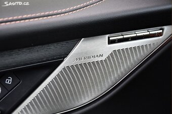 Jaguar F-Pace P400e R-Dynamic BLACK DPH PLUG-IN HYBRID - 9