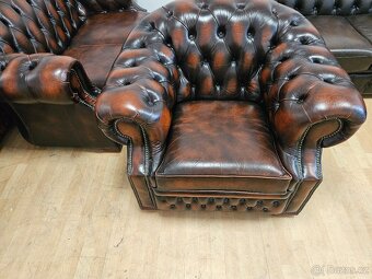 CHESTERFIELD ŠTÝL,HRUBO-KOŽENÁ SEDAČKA/PEKNÁ/ - 9